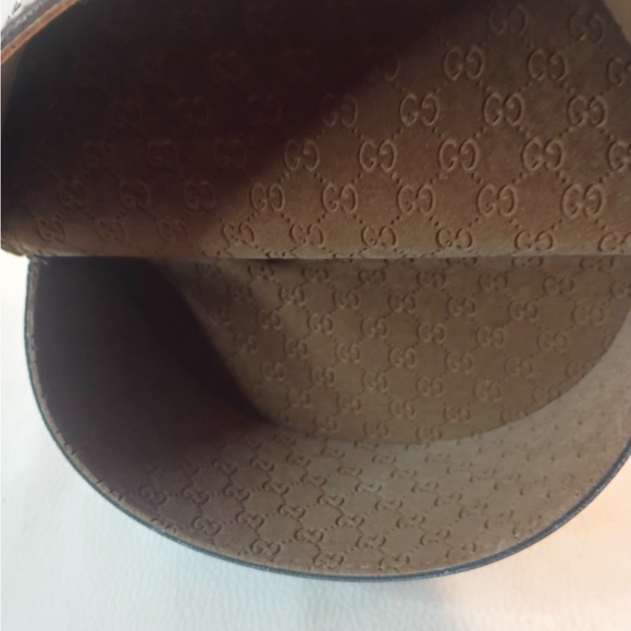 Gucci black frame sunglasses authentic with case - Picture 8 of 8